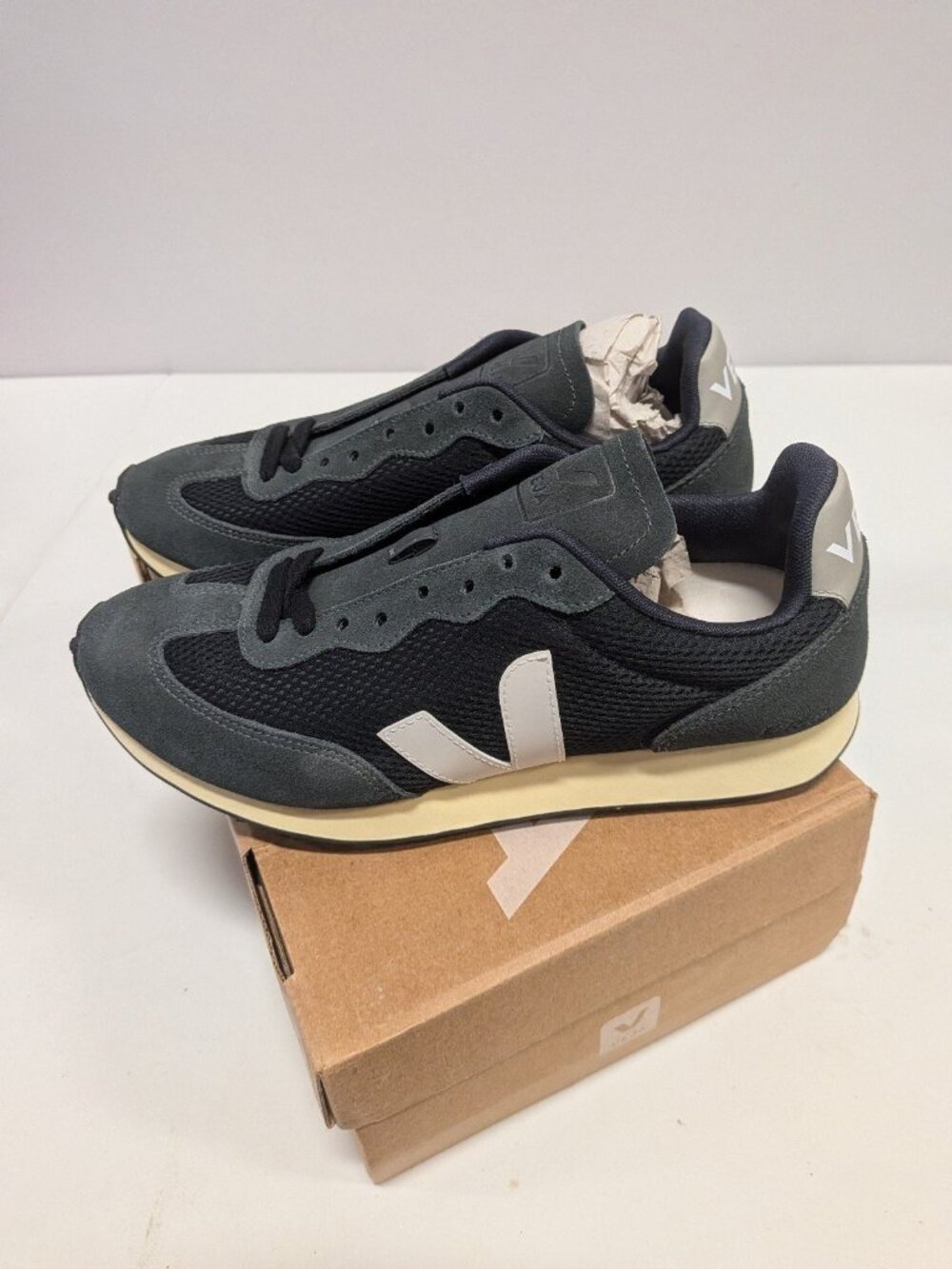 Veja Rio Branco Alveomesh Black White Sneakers, Size 9